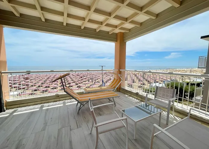 Seafront Lovely Penthouse Flat With Pool