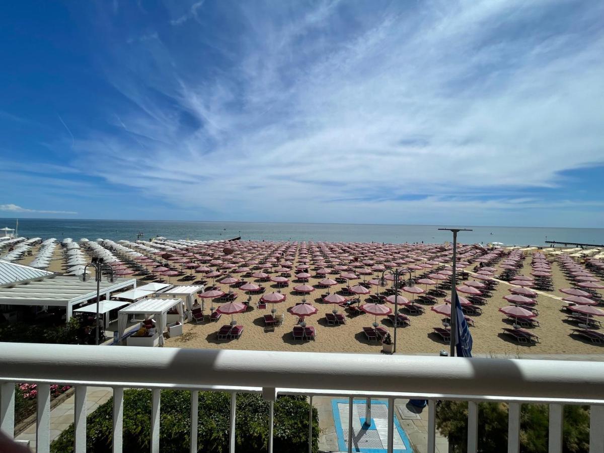 Seafront Lovely Penthouse Flat With Pool *