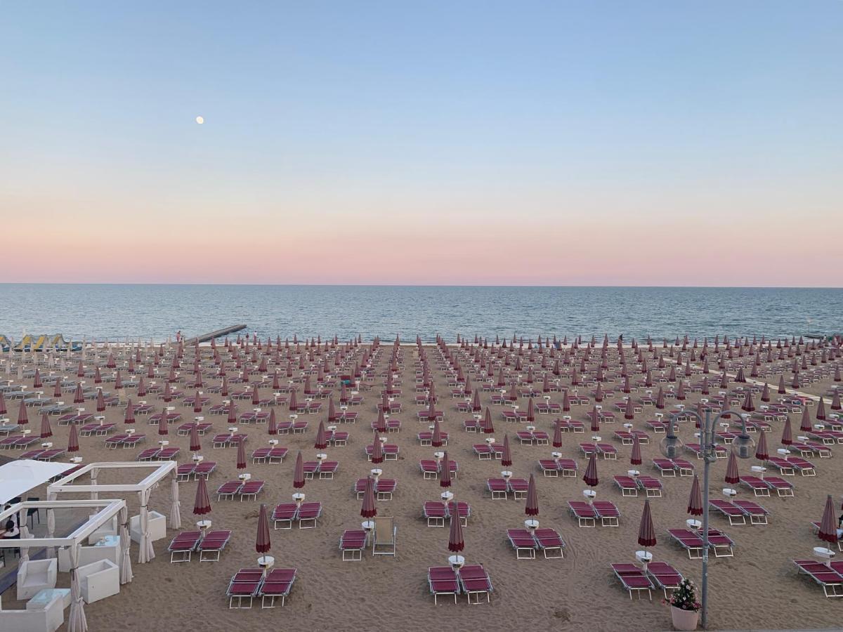 Seafront Lovely Penthouse Flat With Pool * Lido di Jesolo