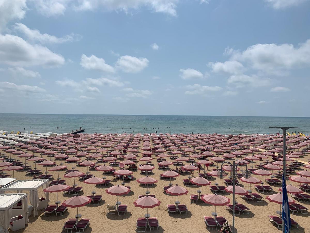 Seafront Lovely Penthouse Flat With Pool Appartamento Lido di Jesolo